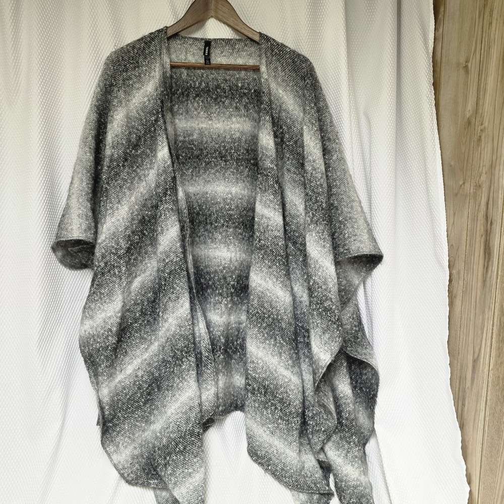 Torrid Poncho Shawl Cardigan One Size Fits Most Open Front Black and Grey
